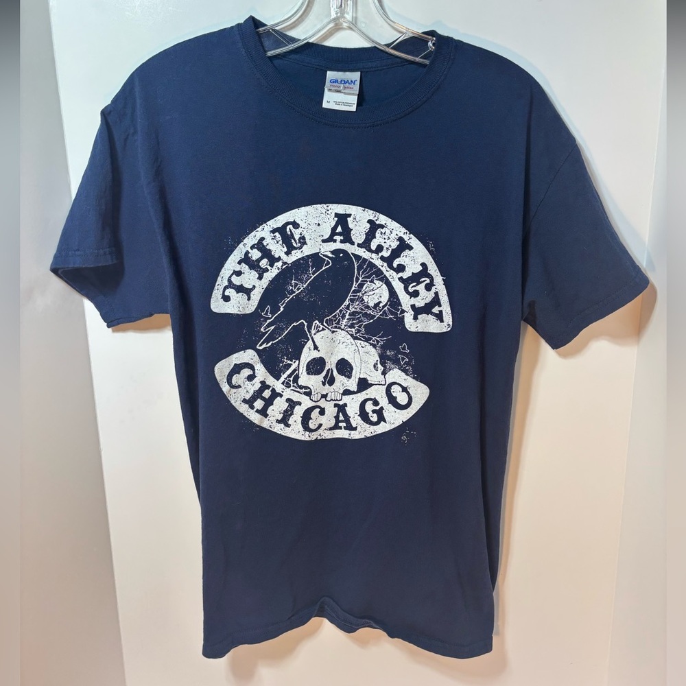 The Alley Chicago Raven T-shirt Men’s Medium 
Excellent Used Condition! EUC